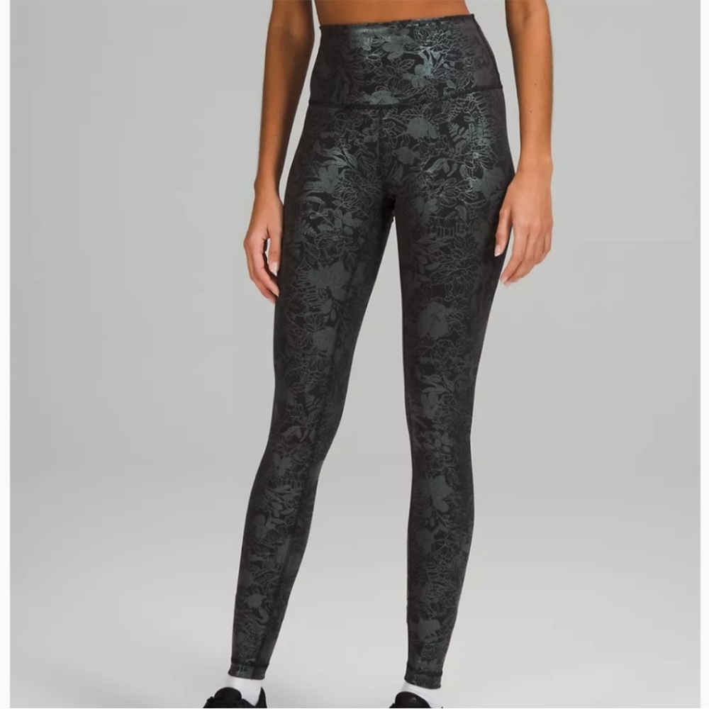 Rare Lululemon Wunder Train High Rise 25” foil leggings, size 4, NWOT
